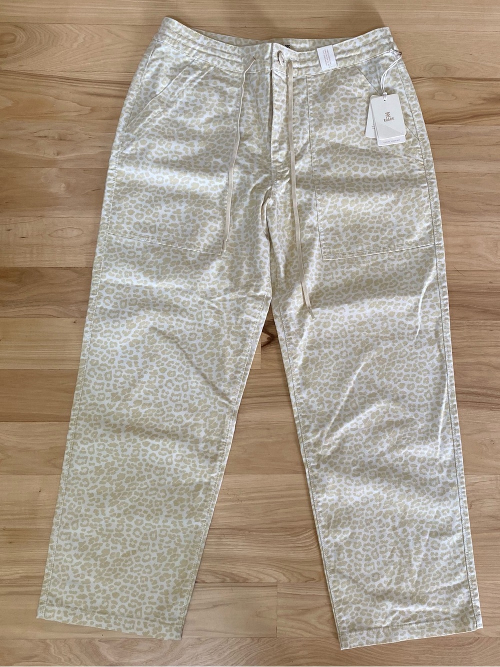 NWT Roark Pants Travel Layover Pants Neutral Leopard Size 30 Embarq Dura-stretch